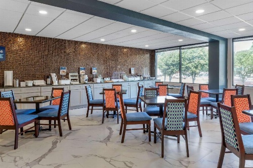 Clarion Pointe Raleigh Midtown image 35